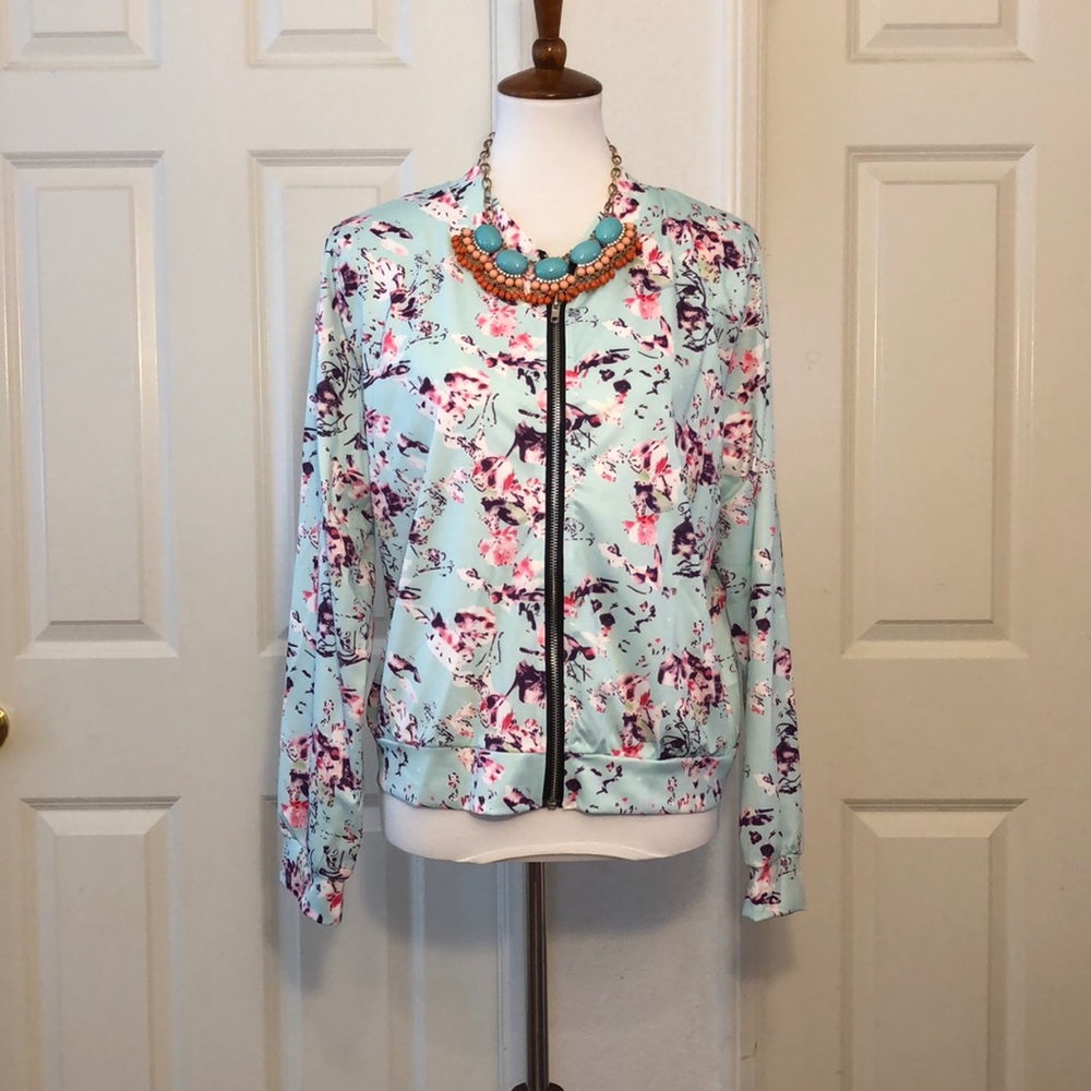 🌼🌸🌺NEW STYLE DOME SOFT JACKET SIZE: XL JUNIOR